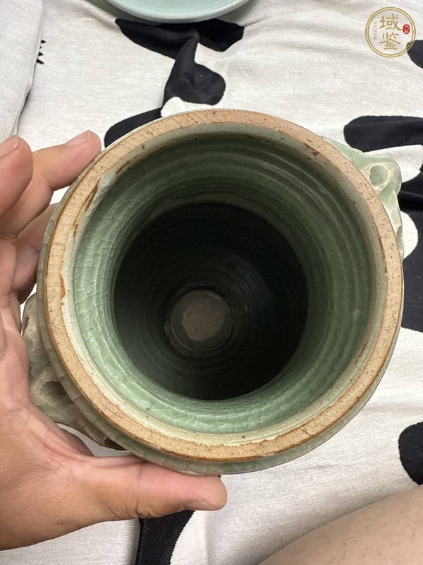 古玩陶瓷龍泉窯青釉瓶真品鑒賞圖