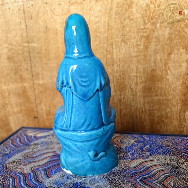 古玩陶瓷民國至解放孔雀藍(lán)釉觀音坐像真品鑒賞圖