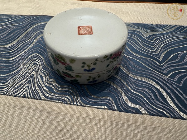 古玩陶瓷粉彩蓋盒真品鑒賞圖