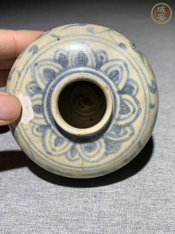 古玩陶瓷青花花卉紋罐真品鑒賞圖