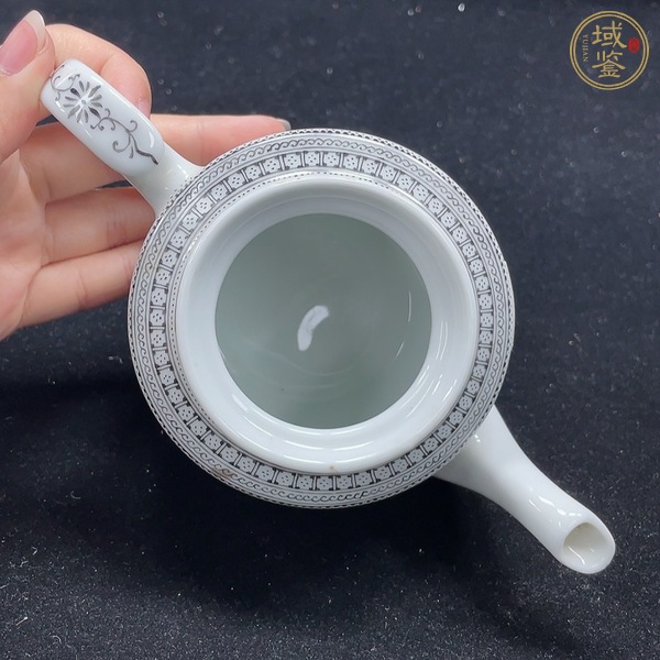 古玩陶瓷雪景圖粉彩執(zhí)壺真品鑒賞圖