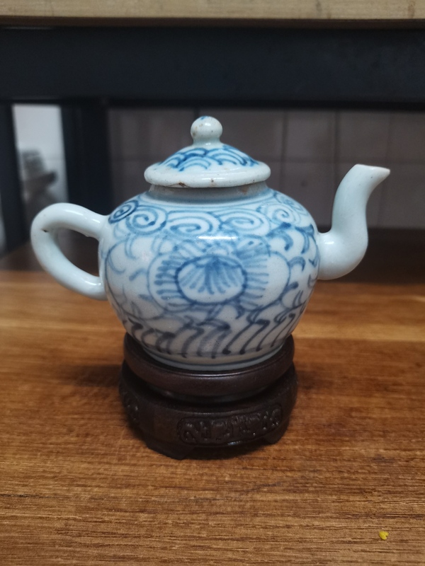 古玩轉(zhuǎn)賣清中期青花茶壺拍賣，當(dāng)前價(jià)格588元