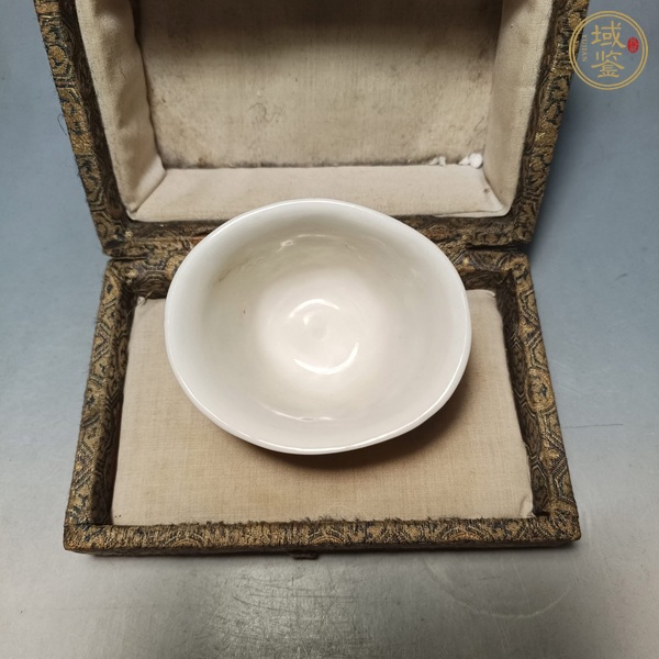 古玩陶瓷白釉梅花杯真品鑒賞圖