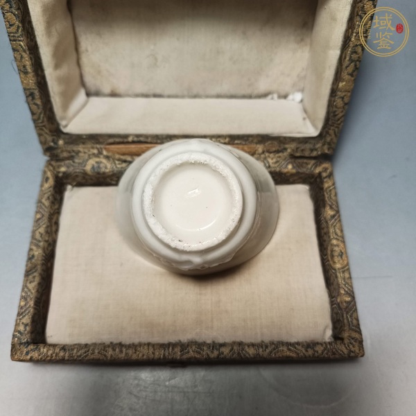 古玩陶瓷白釉梅花杯真品鑒賞圖