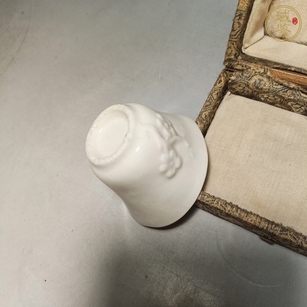 古玩陶瓷白釉梅花杯真品鑒賞圖
