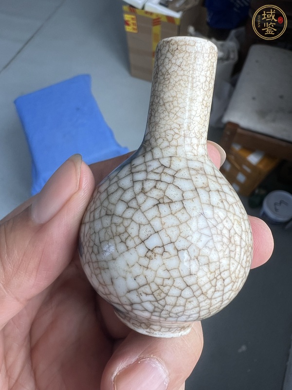 古玩陶瓷哥釉青花山水紋天球瓶真品鑒賞圖