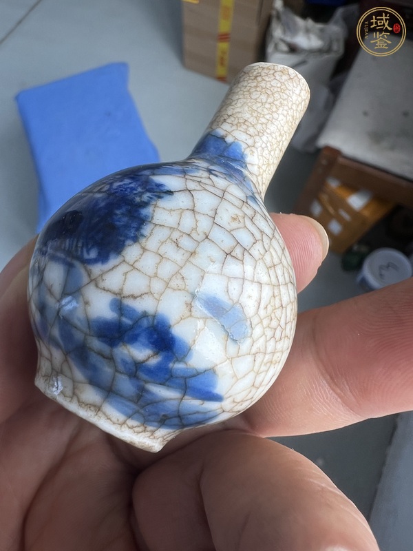 古玩陶瓷哥釉青花山水紋天球瓶真品鑒賞圖