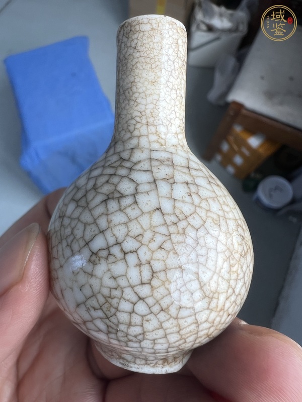 古玩陶瓷哥釉青花山水紋天球瓶真品鑒賞圖