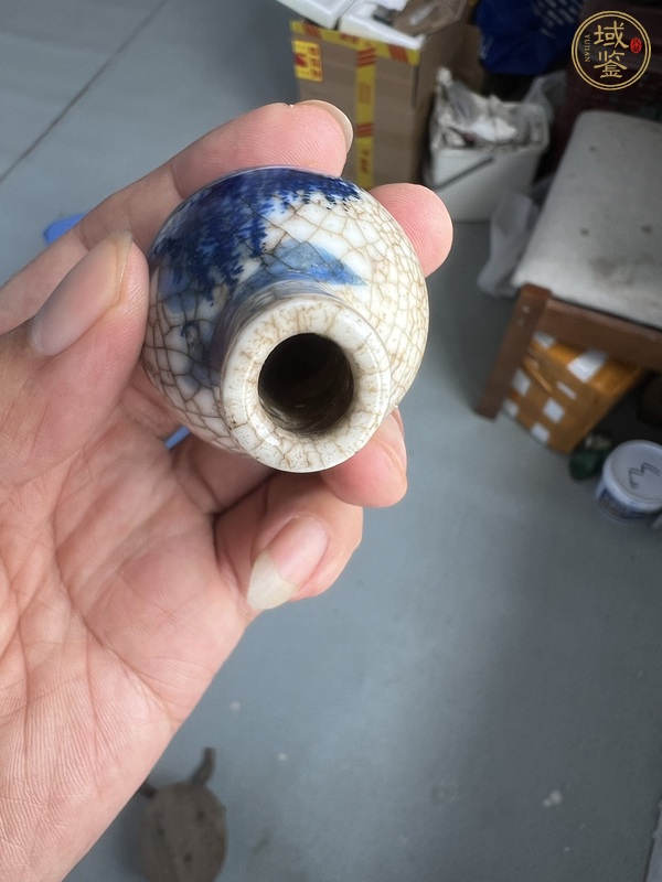 古玩陶瓷哥釉青花山水紋天球瓶真品鑒賞圖
