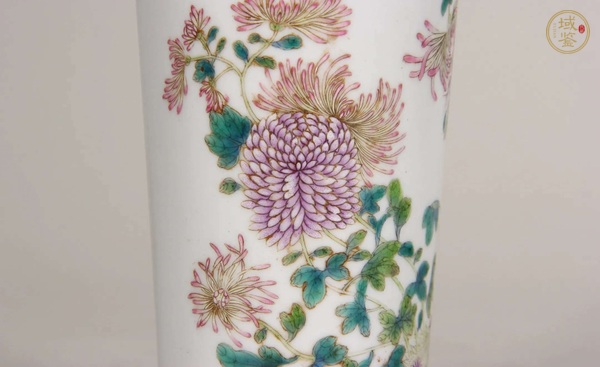 古玩陶瓷花卉紋粉彩梅瓶真品鑒賞圖