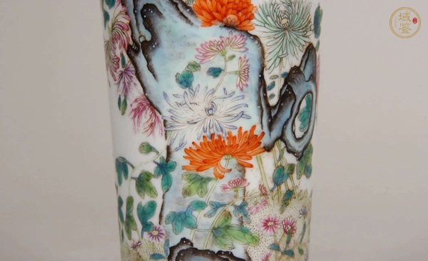 古玩陶瓷花卉紋粉彩梅瓶真品鑒賞圖