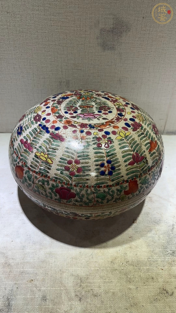 古玩陶瓷花卉紋粉彩捧盒真品鑒賞圖