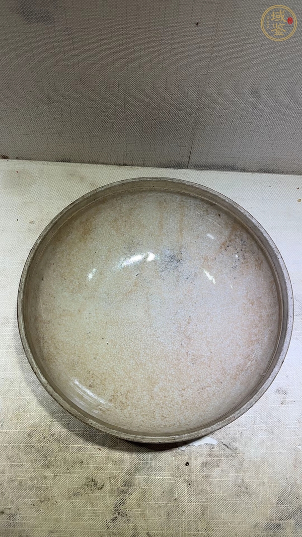 古玩陶瓷花卉紋粉彩捧盒真品鑒賞圖