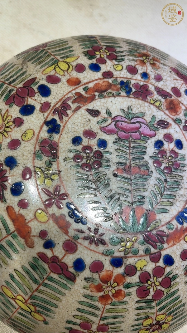 古玩陶瓷花卉紋粉彩捧盒真品鑒賞圖