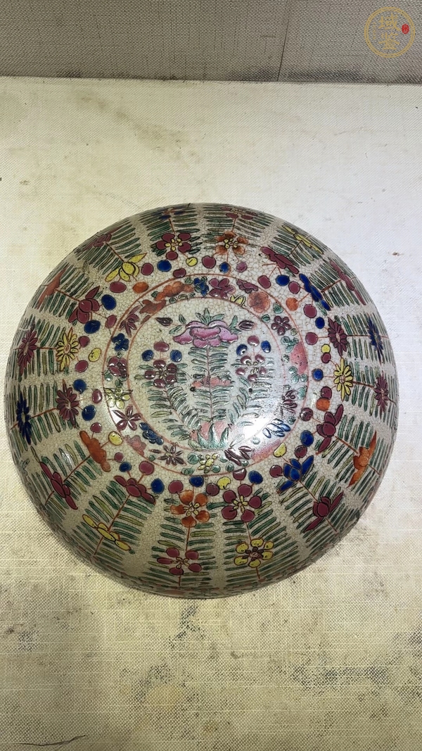 古玩陶瓷花卉紋粉彩捧盒真品鑒賞圖