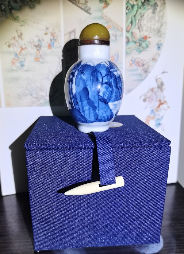 古玩陶瓷清光緒·青花山水人物紋鼻煙壺拍賣，當(dāng)前價格3888元