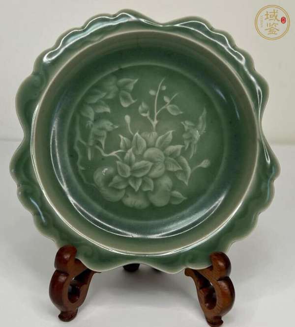 古玩豆青釉印花盤真品鑒賞圖