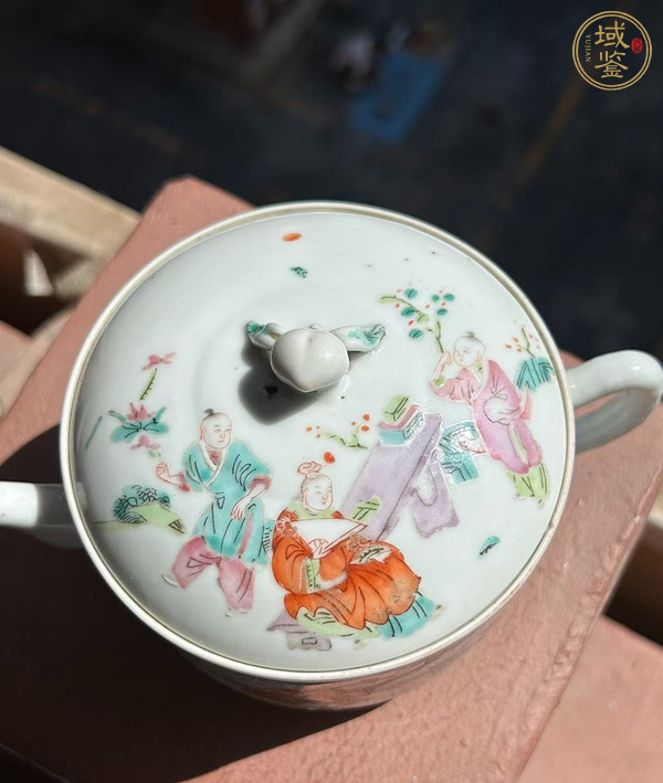 古玩陶瓷粉彩人物紋執(zhí)壺真品鑒賞圖