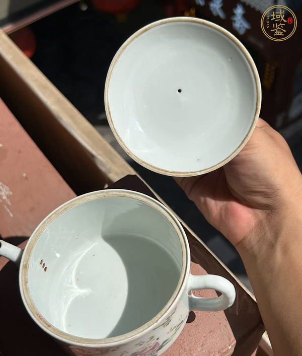 古玩陶瓷粉彩人物紋執(zhí)壺真品鑒賞圖