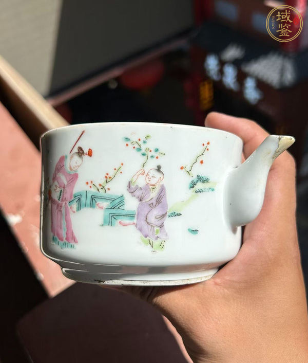 古玩陶瓷粉彩人物紋執(zhí)壺真品鑒賞圖