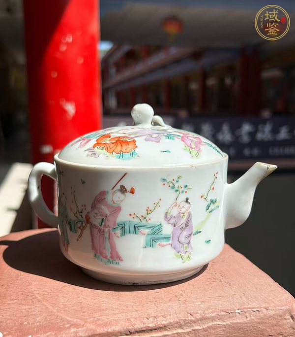 古玩陶瓷粉彩人物紋執(zhí)壺真品鑒賞圖
