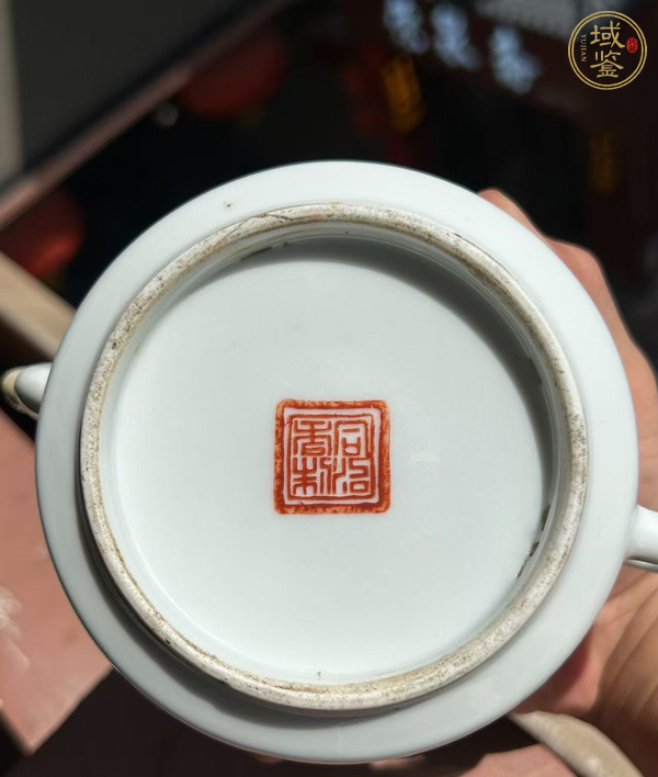 古玩陶瓷粉彩人物紋執(zhí)壺真品鑒賞圖