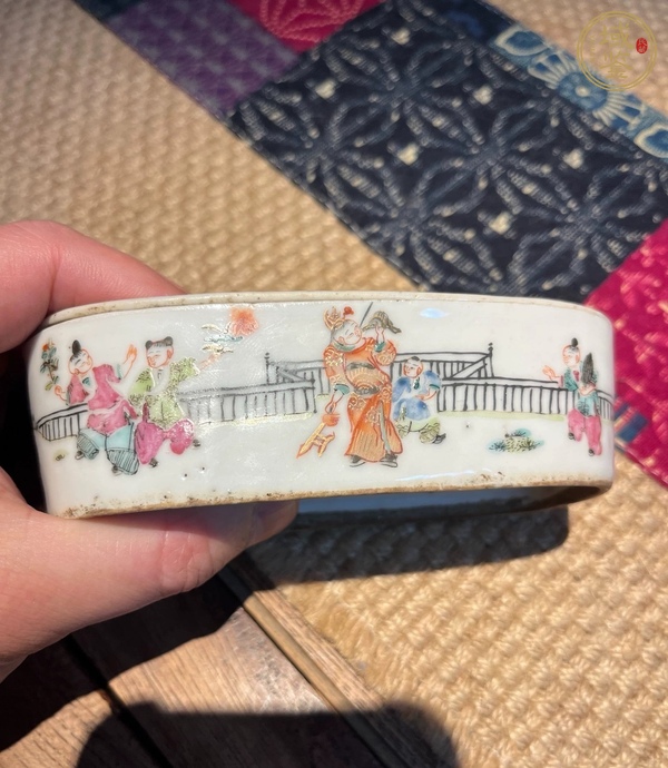 古玩陶瓷粉彩人物故事刨花缸真品鑒賞圖