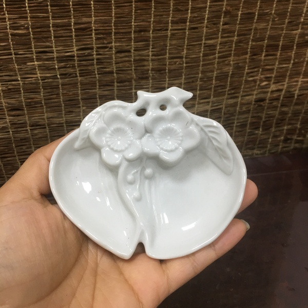 古玩轉(zhuǎn)賣清代.德化白瓷桃形筆添拍賣，當(dāng)前價格0元