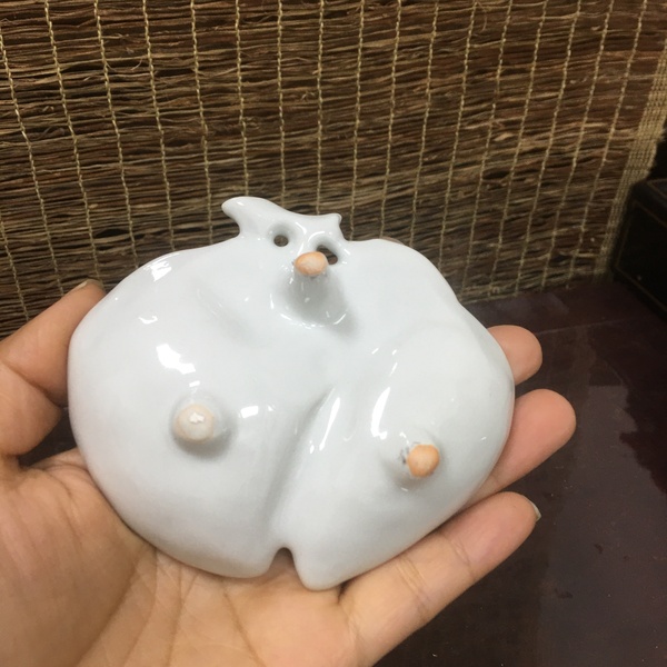 古玩陶瓷清代.德化白瓷桃形筆添拍賣，當前價格0元