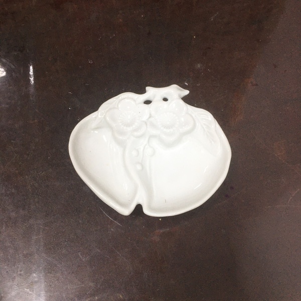古玩陶瓷清代.德化白瓷桃形筆添拍賣，當前價格0元