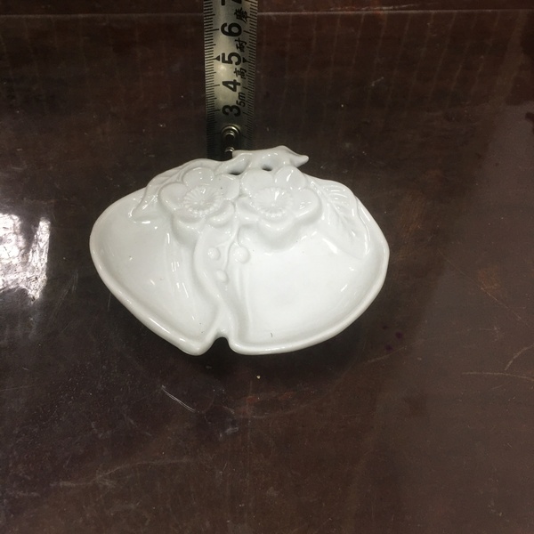 古玩陶瓷清代.德化白瓷桃形筆添拍賣，當前價格0元