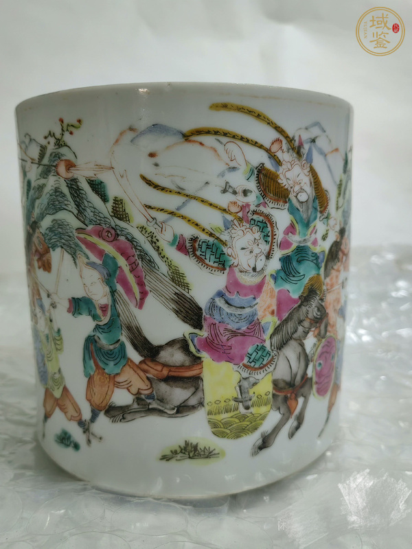 古玩陶瓷刀馬人粉彩筆筒真品鑒賞圖