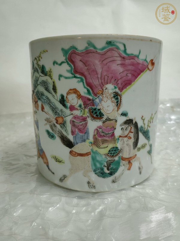 古玩陶瓷刀馬人粉彩筆筒真品鑒賞圖