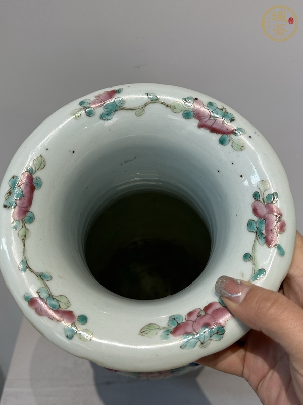 古玩陶瓷粉彩人物故事紋雙耳瓶真品鑒賞圖
