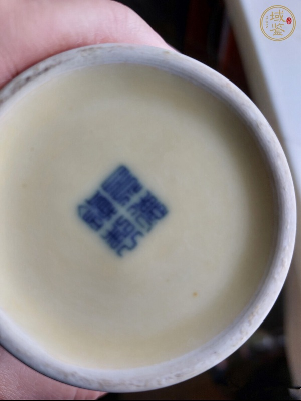 古玩陶瓷黃釉堆白花卉紋花蘭瓶真品鑒賞圖