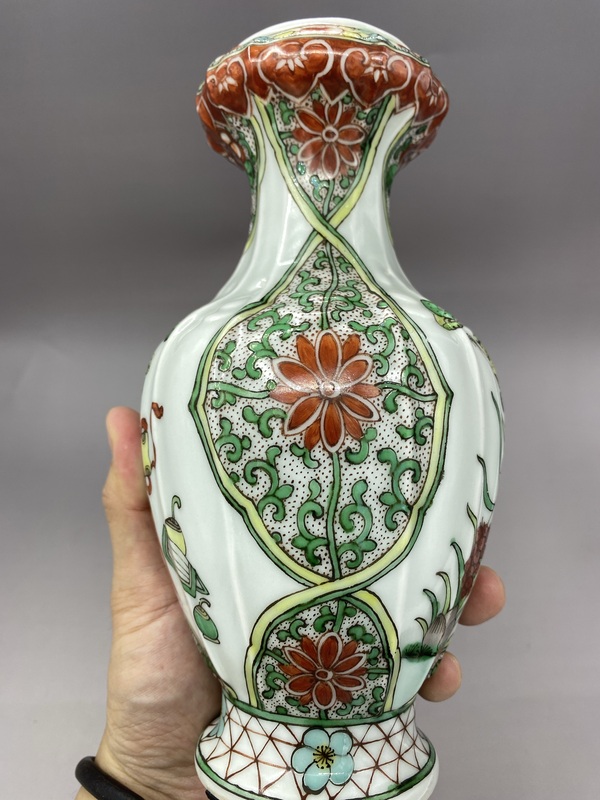 古玩陶瓷晚清時期·五彩花卉博古紋瓜棱洗口瓶拍賣，當前價格4800元