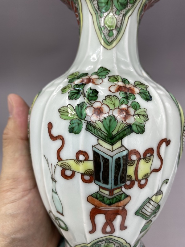 古玩陶瓷晚清時期·五彩花卉博古紋瓜棱洗口瓶拍賣，當前價格4800元