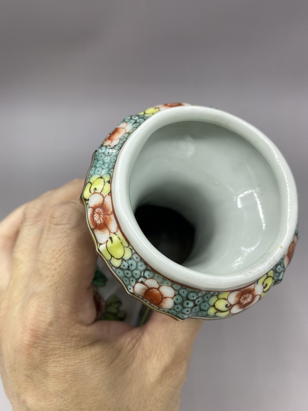 古玩陶瓷晚清時期·五彩花卉博古紋瓜棱洗口瓶拍賣，當前價格4800元