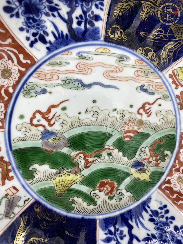 古玩陶瓷青花五彩海螺紋盤真品鑒賞圖