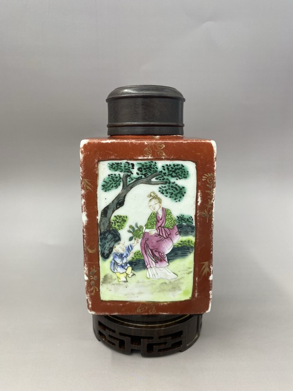 古玩陶瓷清乾隆·**紅地描金開窗粉彩人物故事紋茶葉罐拍賣，當(dāng)前價(jià)格5000元