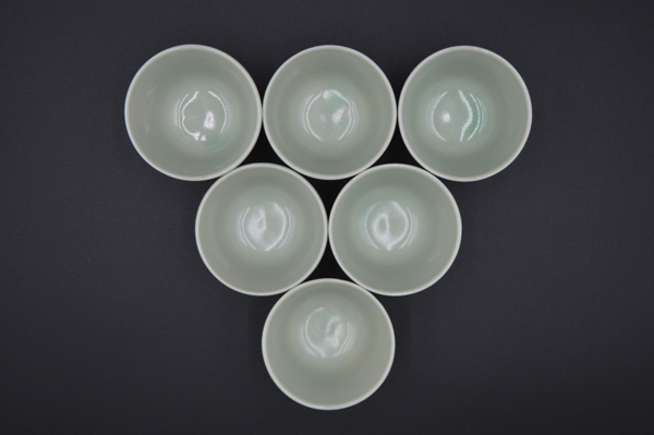 古玩陶瓷【鳳麟齋】豆青釉玉字底杯拍賣，當(dāng)前價(jià)格100元