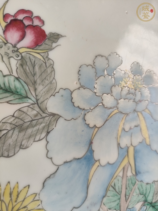 古玩陶瓷花卉紋粉彩盤真品鑒賞圖