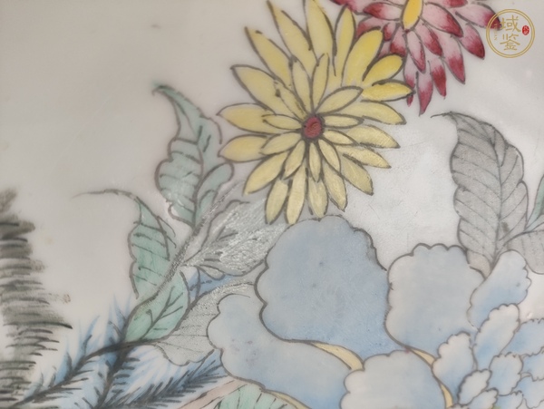 古玩陶瓷花卉紋粉彩盤真品鑒賞圖