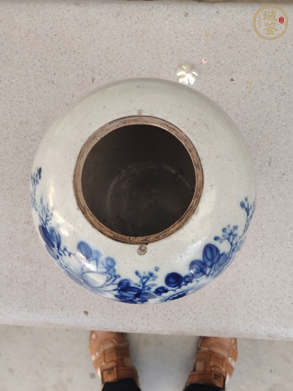 古玩陶瓷青花博古花卉紋冬瓜罐真品鑒賞圖