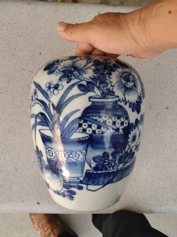 古玩陶瓷青花博古花卉紋冬瓜罐真品鑒賞圖