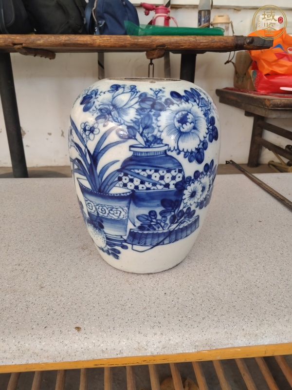 古玩陶瓷青花博古花卉紋冬瓜罐真品鑒賞圖