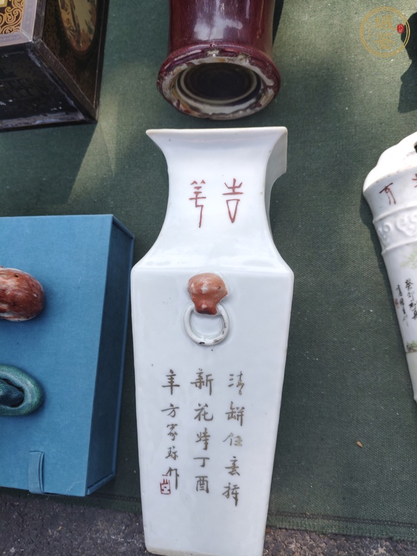 古玩陶瓷淺絳彩人物紋四方瓶真品鑒賞圖