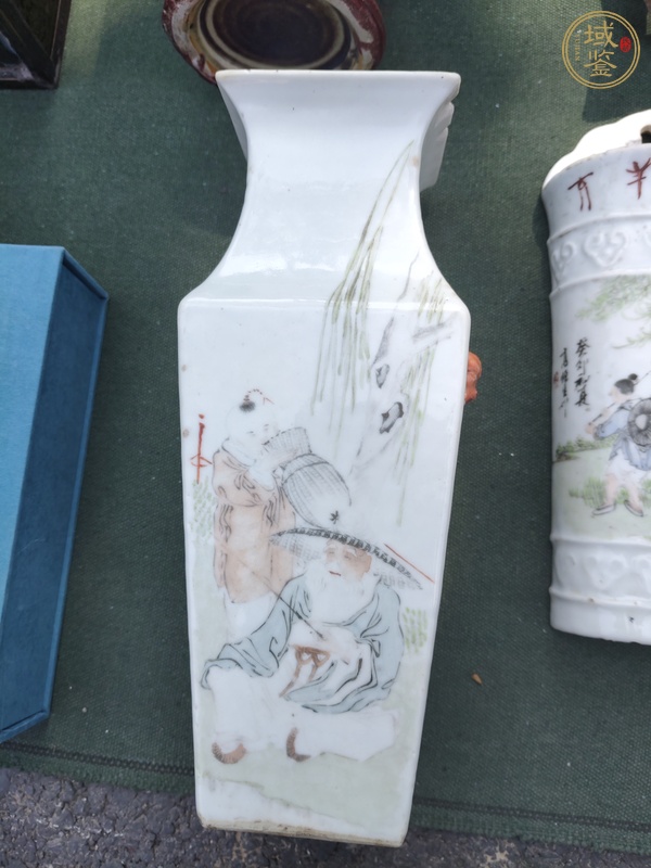 古玩陶瓷淺絳彩人物紋四方瓶真品鑒賞圖