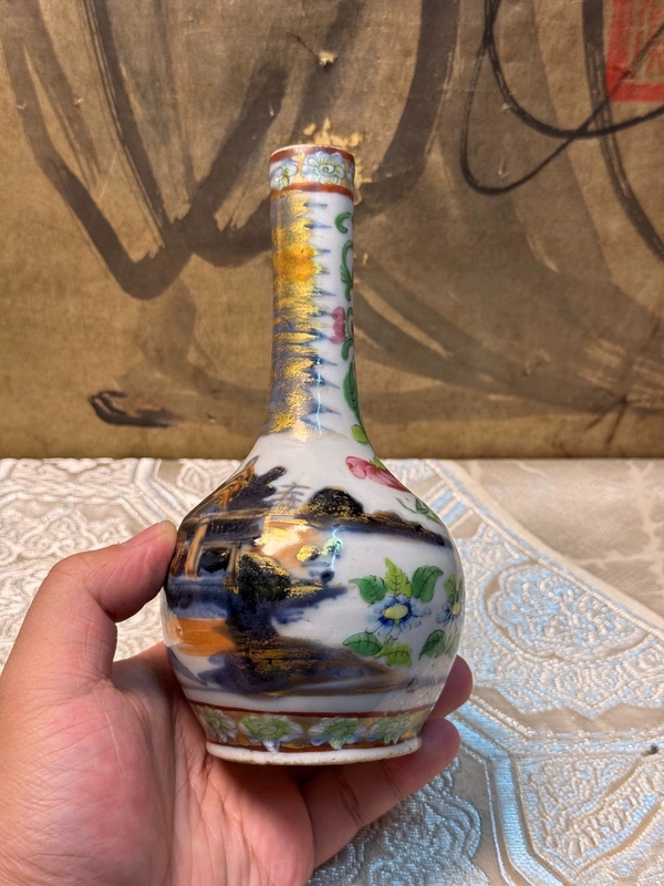 古玩陶瓷清中期青花廣彩長頸瓶拍賣，當前價格1000元