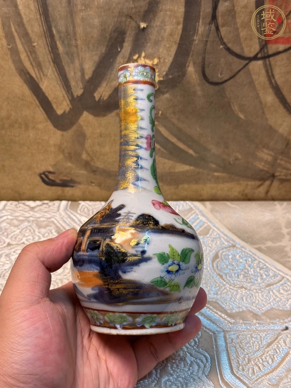 古玩陶瓷清中期青花廣彩長頸瓶真品鑒賞圖